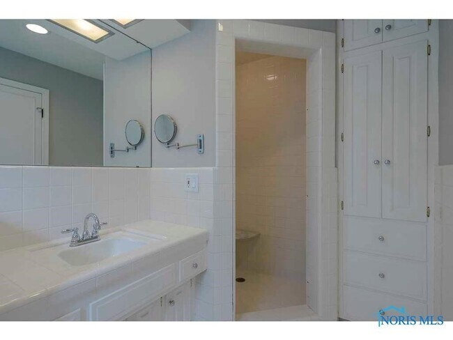 Building Photo - 3783 Hillandale Rd