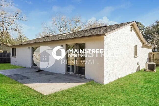 Building Photo - 3 Bedroom Pet-Friendly Home in ORANGE PARK, FL with Main Street Renewal
