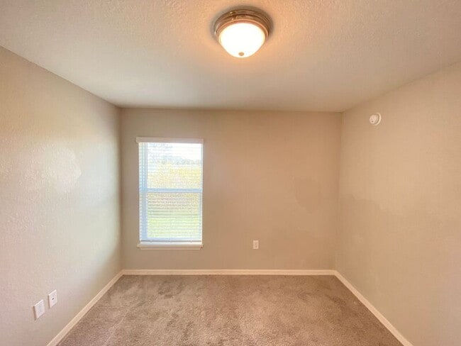 Building Photo - 188 Foxtail Loop