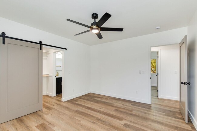 Building Photo - 1329