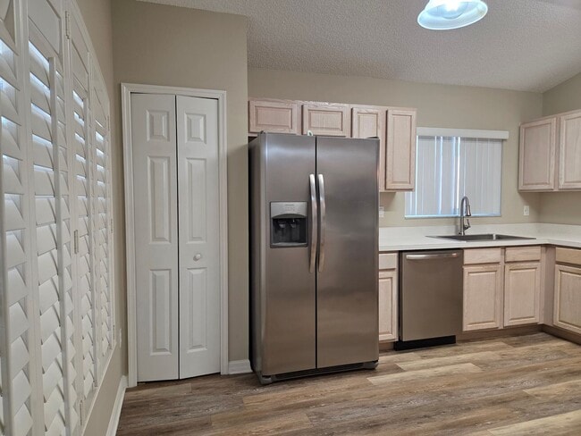 Building Photo - 3/2 In King's Ridge 55+ Community