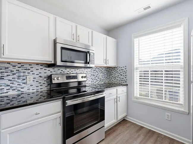 Building Photo - 2121 Ventana Ln