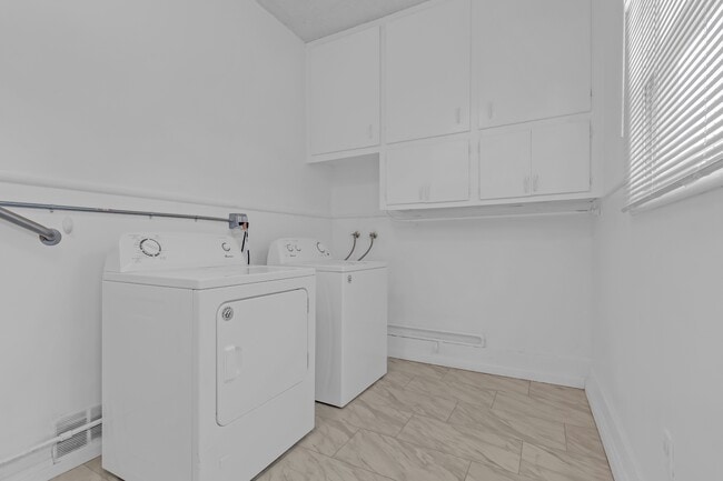 Building Photo - 11330 Cherrylee Dr