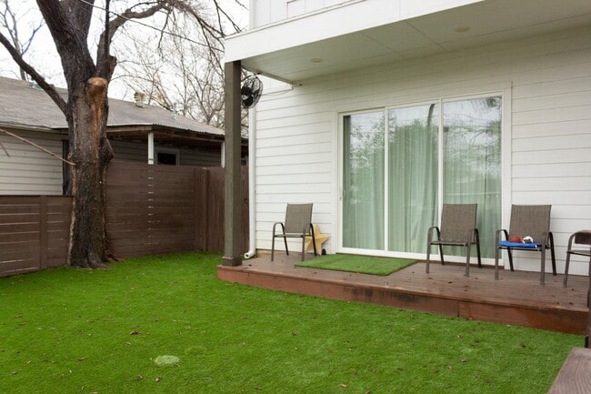 Building Photo - 1409 Singleton Ave