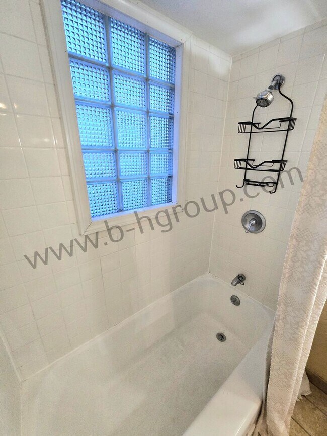 Building Photo - 5412 41st Ave