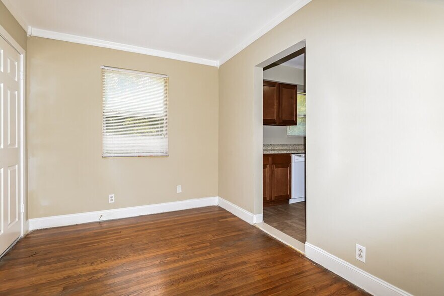 Building Photo - 2615 Ligustrum Rd