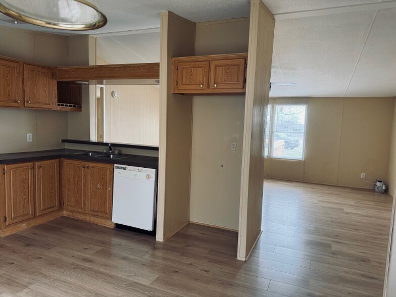 Building Photo - 6000 Clear Creek Rd