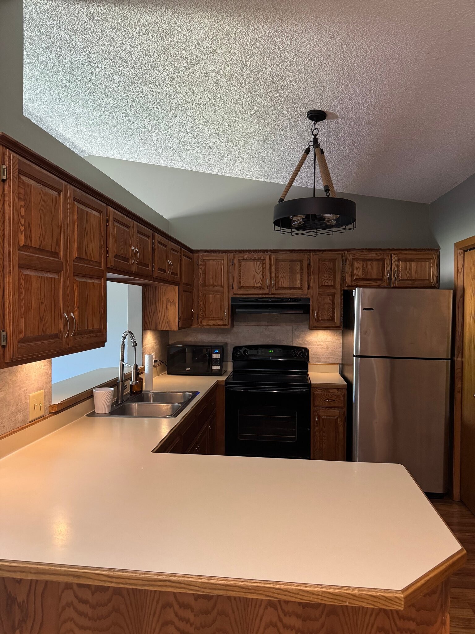 Building Photo - 11139 Edgewood Cir N