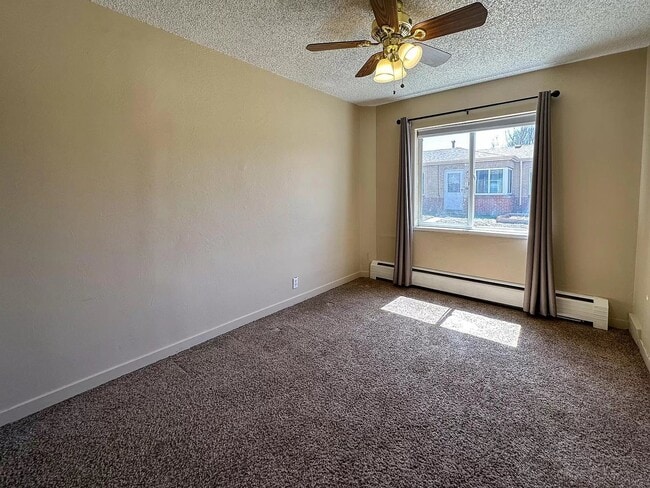 Building Photo - Great two bed / one bath in south Denver f...