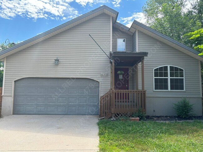 Building Photo - Spacious Living: 3 bed 1 bathroom Fayettev...