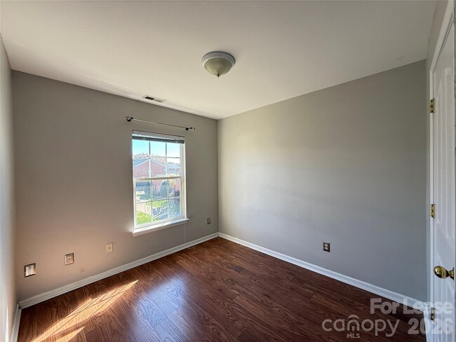 Building Photo - 3810 York Aly