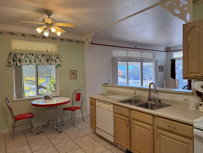 Building Photo - 3Bed, 2Bath, 2Car Garage in Grand Junction City!!!!