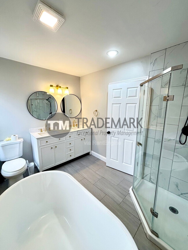 Building Photo - 758 Manor St