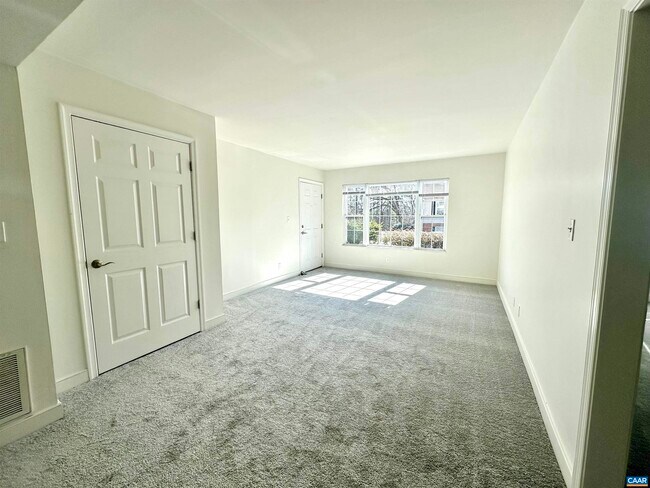 Building Photo - 855 Fountain Ct