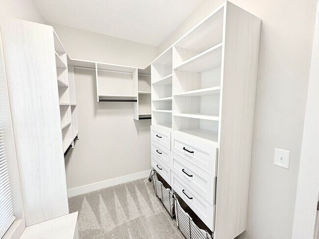 Building Photo - 211 Crooked Cedar Way