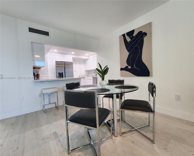 Building Photo - 3505 S Ocean Dr