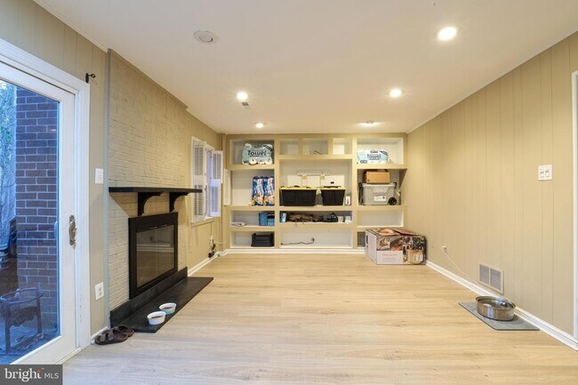 Building Photo - 7966 Hidden Bridge Dr