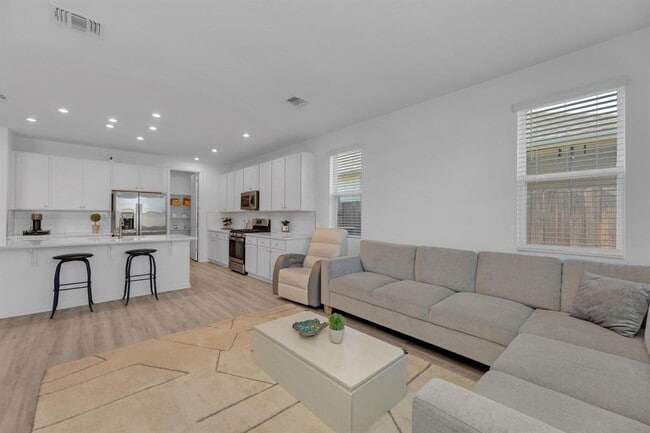 Building Photo - 20704 John Gill Dr