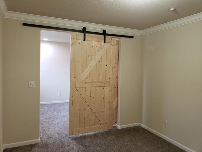 Building Photo - Shasta View Gardens - 3bd/2.5 ba + Office!