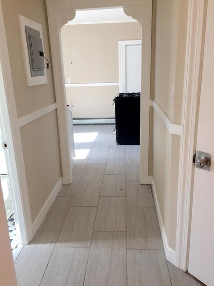 Building Photo - 158 Otis St