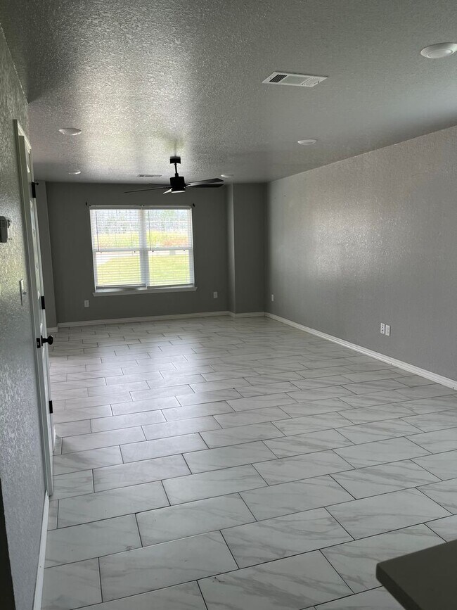 Building Photo - COX-NORTHRIDGE DRIVE TOWNHOMES