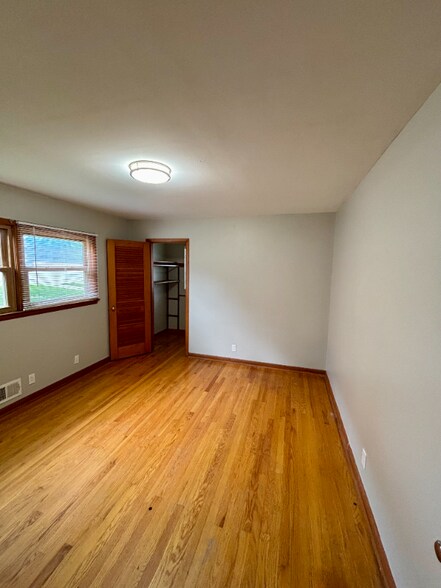 Building Photo - 3389 S Whitnall Ave