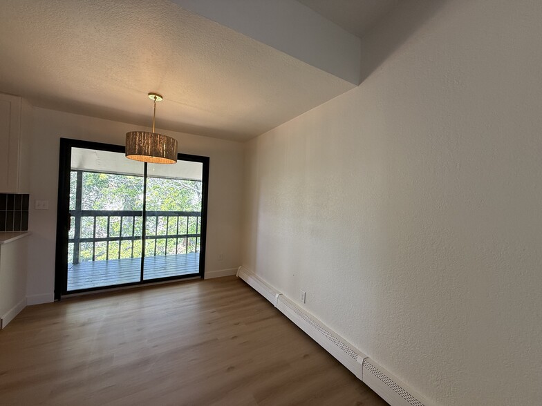 Building Photo - 2412 1/2 Hidden Valley Dr