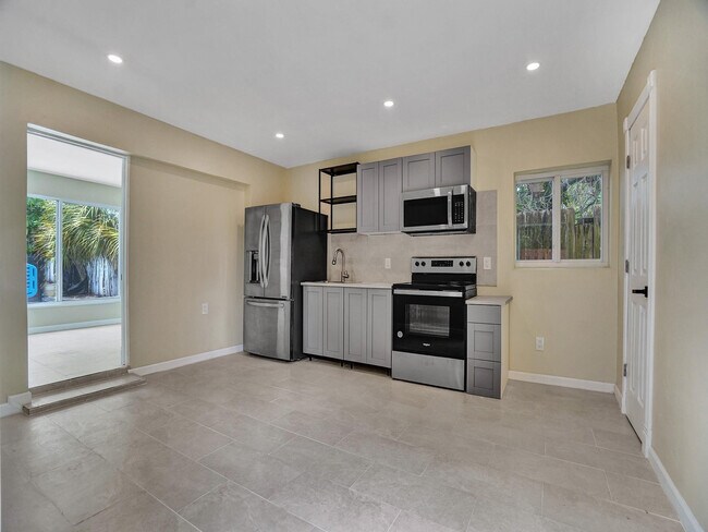 Building Photo - 2442 Garfield St