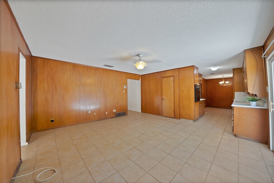 Living room - 6516 Perdido Dr