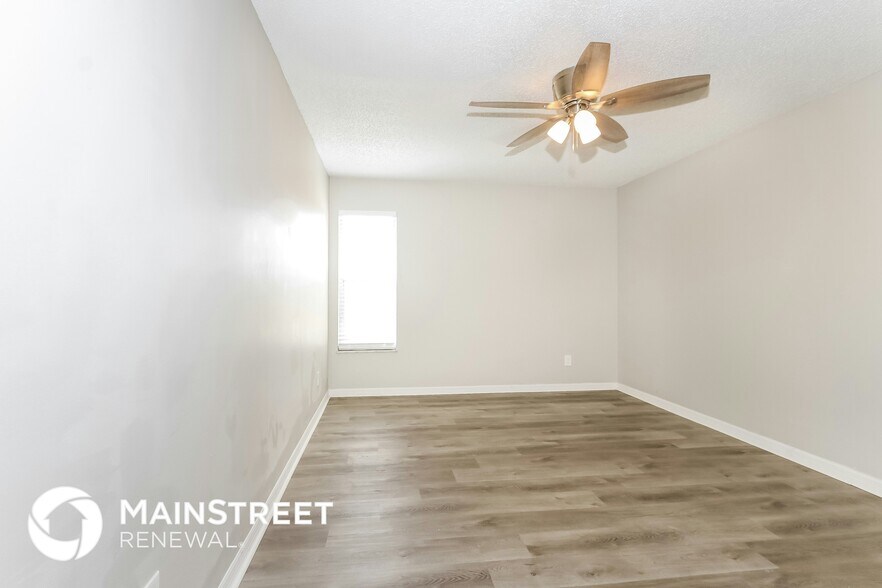 Building Photo - 2574 SW Monterrey Ln