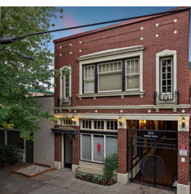 Building Photo - 231 Summit Ave E