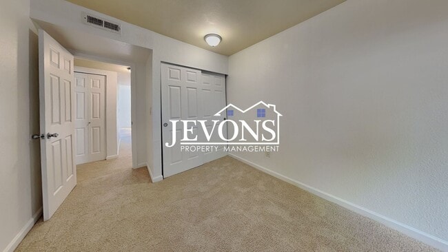 Building Photo - 2-bedroom home with water, sewer, and garb...