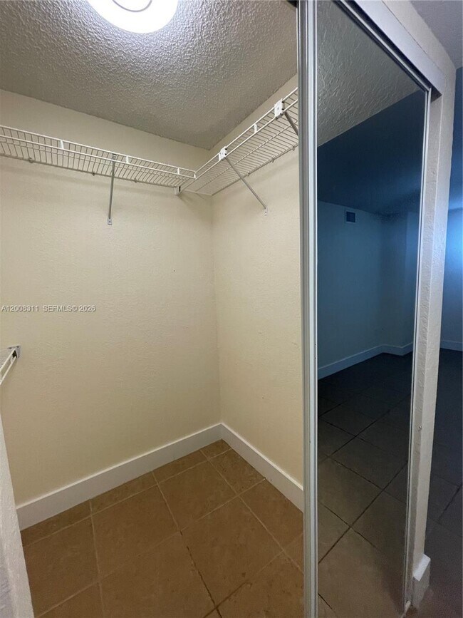 Building Photo - 2811 N Oakland Forest Dr