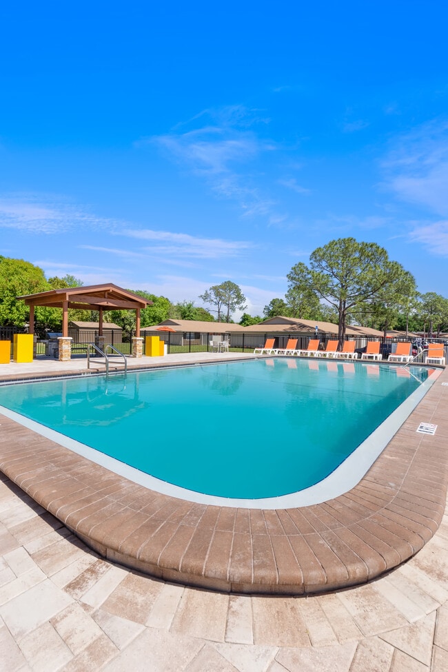 Edgewood Apartments 2050 E Edgewood Dr Lakeland FL 33803 Apartment