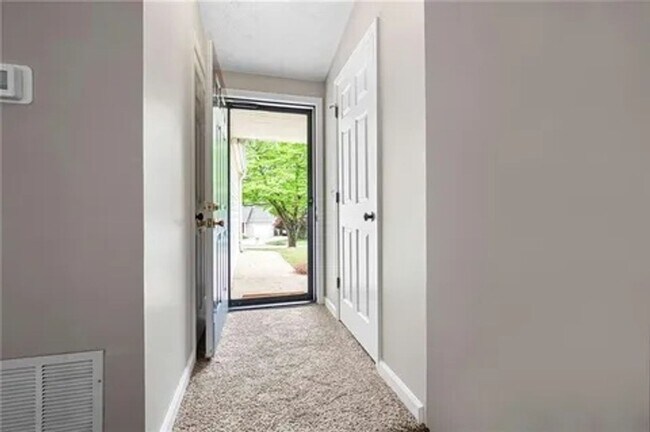 Building Photo - Charming 3BR House in Woodstock