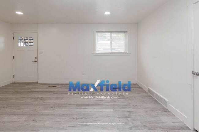 Building Photo - North Salt Lake 2 BD 1 BA - $500 Amazon Gift Card!! - $500.00 Security Deposit OAC -Brookside Lof...