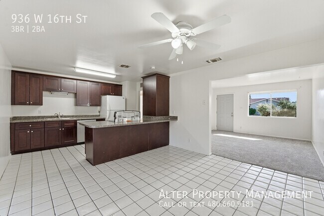 Building Photo - 936 W 16th St