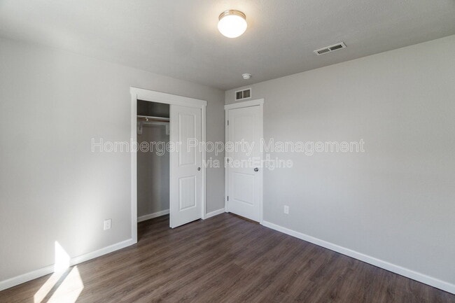 Building Photo - 9105 W Red St