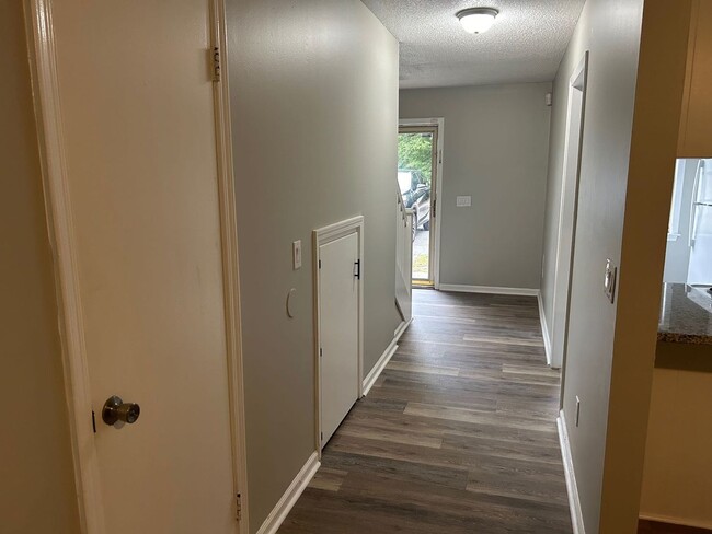 Building Photo - 2904 Scotsman Rd