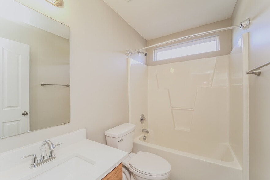 Building Photo - 331 Mountain Quail Dr