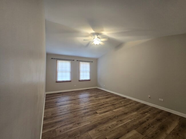 Building Photo - 1565 Old Barn Cir