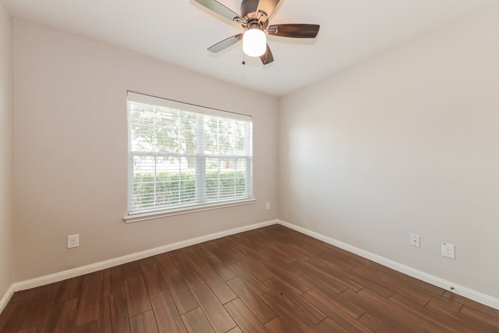 Building Photo - 2033 Pine Knoll Way