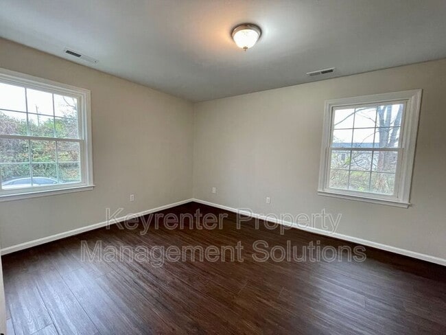 Building Photo - 1614 Plunkett St