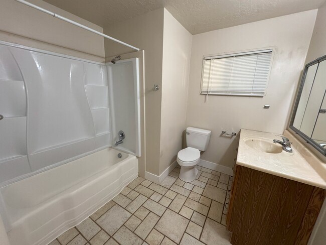 Building Photo - 1758 Myers Ln