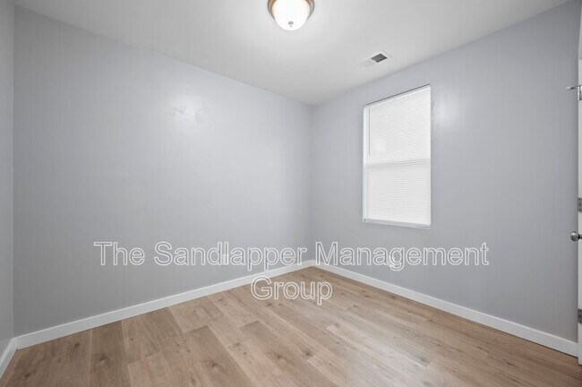 Building Photo - 2645 Oregon Ave