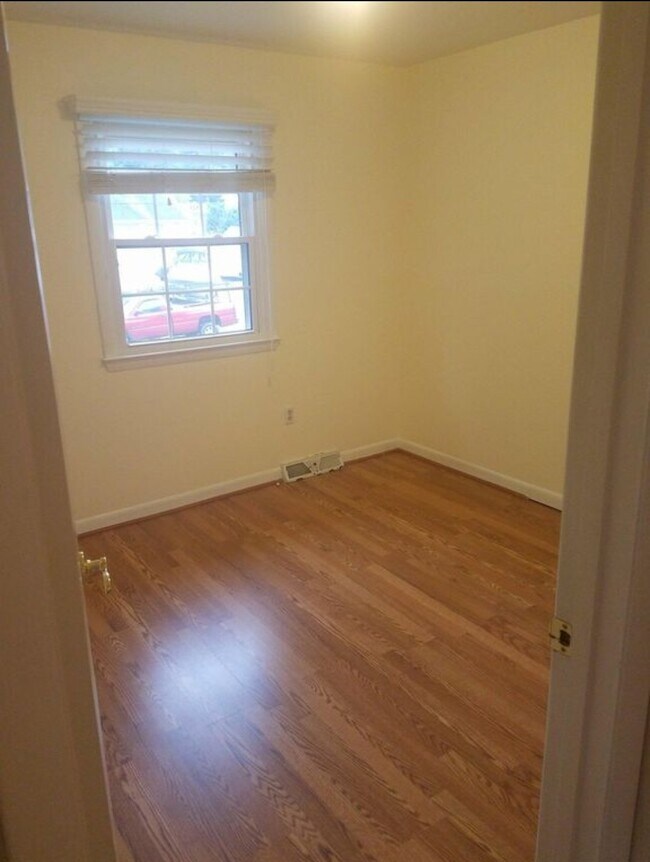Building Photo - 414 Fairmount Dr