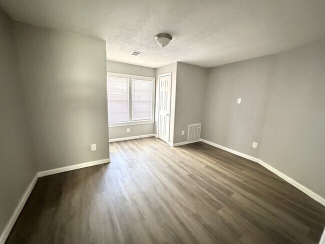 Building Photo - 1316 Court R