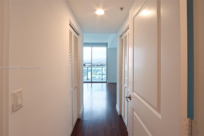 Building Photo - 333 NE 24th St