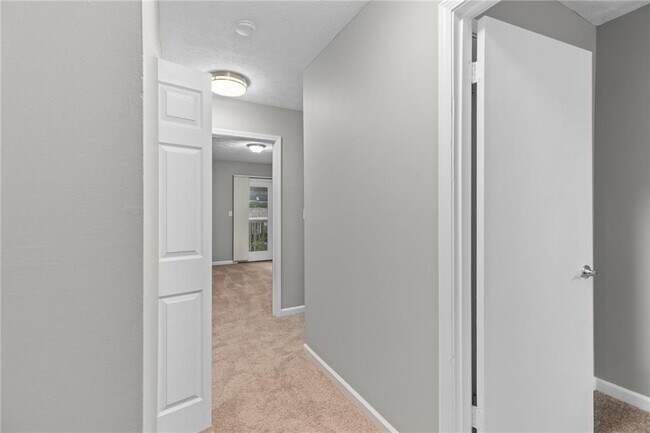 Building Photo - 2875 Torreya Way SE