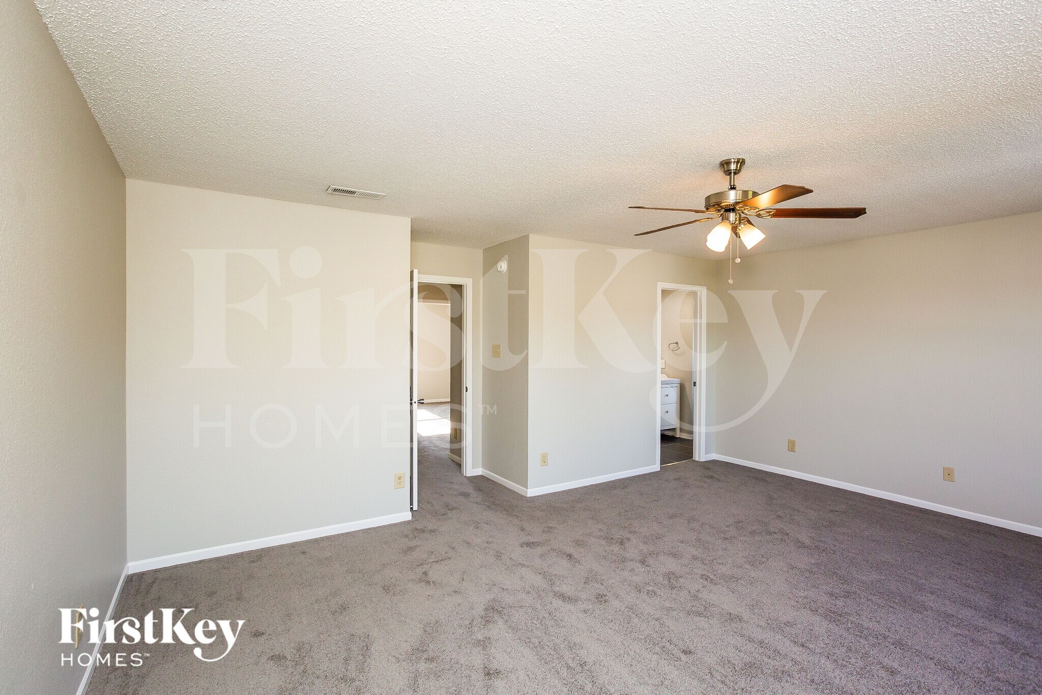 Building Photo - 15358 Border Dr